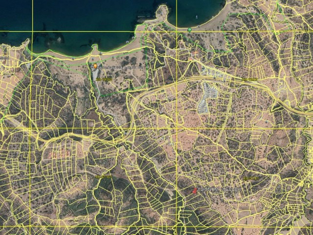 ESENTEPE'DE, ALAGADİ PLAJININ GÜNEY BÖLGESİNDE, 3 DÖNÜM 3 EVLEK BÜYÜKLÜĞÜNDE, ANAYOLUN 700 METRE GÜN