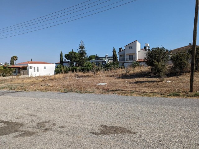 LARGE LAND WITH TWO FLOOR HOUSING PERMISSIONS, WITH TURKISH KOÇANLI, 1 DOLLARS, 200 SQUARE SQUARE, AVAILABLE, ROAD, WATER AND ELECTRICAL INFRASTRUCTURE READY, IN GIRNE BOSPHORUS