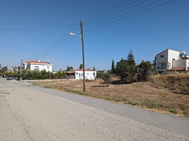 LARGE LAND WITH TWO FLOOR HOUSING PERMISSIONS, WITH TURKISH KOÇANLI, 1 DOLLARS, 200 SQUARE SQUARE, AVAILABLE, ROAD, WATER AND ELECTRICAL INFRASTRUCTURE READY, IN GIRNE BOSPHORUS