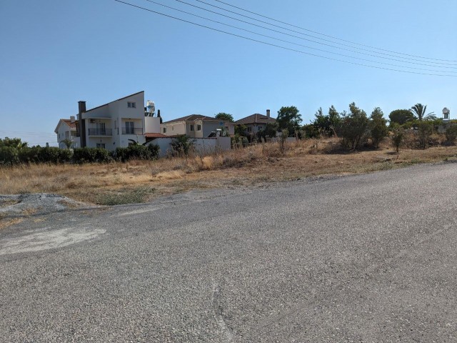 LARGE LAND WITH TWO FLOOR HOUSING PERMISSIONS, WITH TURKISH KOÇANLI, 1 DOLLARS, 200 SQUARE SQUARE, AVAILABLE, ROAD, WATER AND ELECTRICAL INFRASTRUCTURE READY, IN GIRNE BOSPHORUS