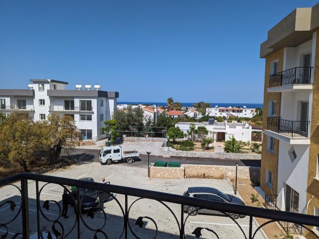 IN ALSANCAK, 1+1, IN A VERY GOOD LOCATION, IN A SITE WITH SHARED POOL, NEWLY FINISHED LUXURY FLAT OF 70 SQUARE METERS.