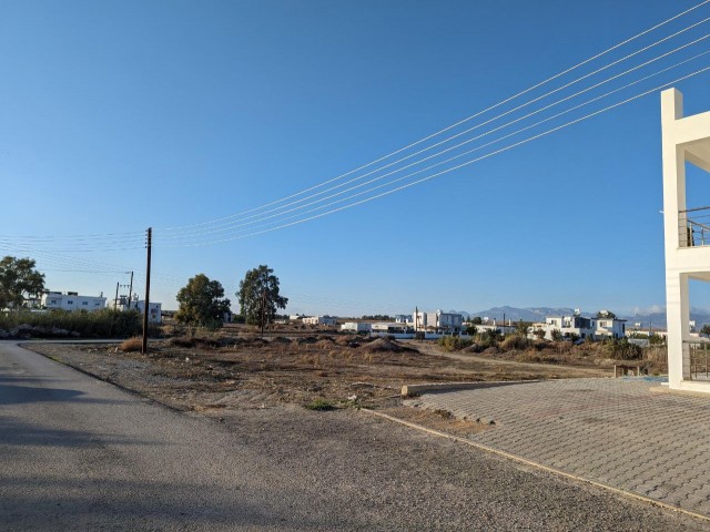 LAND IN ALAYKÖY, CLOSE TO THE VILLAGE CENTER, WITH ROAD, WATER AND ELECTRICITY INFRASTRUCTURE, WITH TWO FLOOR HOUSING PERMITS, 5 DECLARES IN SIZE, SUITABLE FOR INVESTMENT IS FOR SALE.