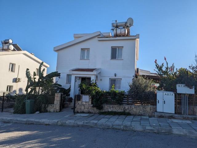 IN HAMİTKÖY, TURK KOÇANLI, 3+1, DUPLEX VILLA WITH FIREPLACE, 205 SQUARE METERS, CLOSED PARKING GARAGE FOR 3 CARS, CONTROLLED ELECTRIC GARDEN GATE AND VARIOUS FRUIT TREES IN THE GAR