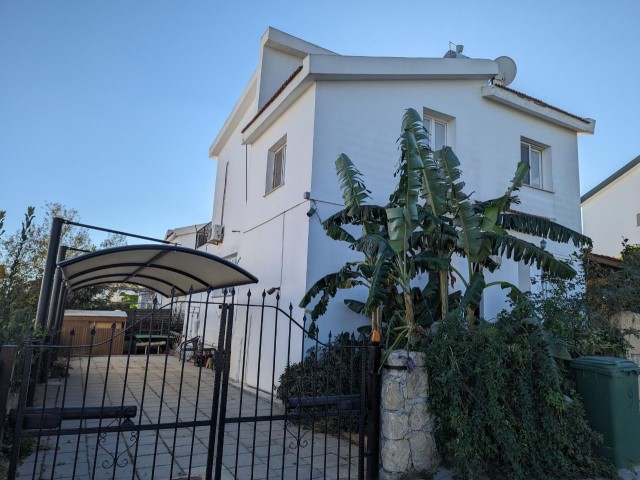 IN HAMİTKÖY, TURK KOÇANLI, 3+1, DUPLEX VILLA WITH FIREPLACE, 205 SQUARE METERS, CLOSED PARKING GARAGE FOR 3 CARS, CONTROLLED ELECTRIC GARDEN GATE AND VARIOUS FRUIT TREES IN THE GARDEN.