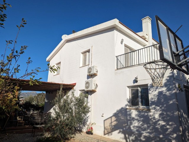 IN HAMİTKÖY, TURK KOÇANLI, 3+1, DUPLEX VILLA WITH FIREPLACE, 205 SQUARE METERS, CLOSED PARKING GARAGE FOR 3 CARS, CONTROLLED ELECTRIC GARDEN GATE AND VARIOUS FRUIT TREES IN THE GARDEN.