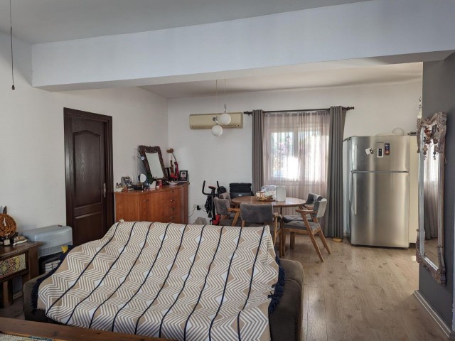 IN HAMİTKÖY, TURK KOÇANLI, 3+1, DUPLEX VILLA WITH FIREPLACE, 205 SQUARE METERS, CLOSED PARKING GARAGE FOR 3 CARS, CONTROLLED ELECTRIC GARDEN GATE AND VARIOUS FRUIT TREES IN THE GARDEN.