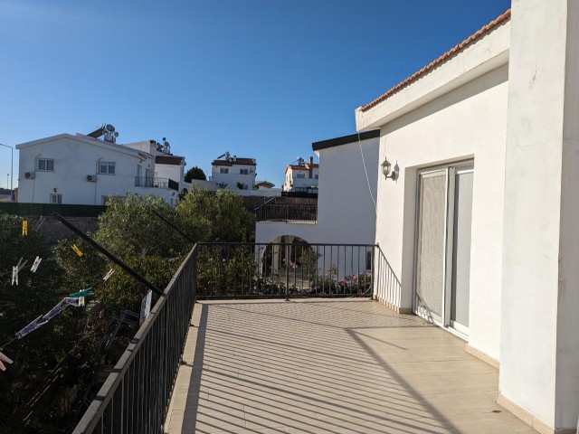 IN HAMİTKÖY, TURK KOÇANLI, 3+1, DUPLEX VILLA WITH FIREPLACE, 205 SQUARE METERS, CLOSED PARKING GARAGE FOR 3 CARS, CONTROLLED ELECTRIC GARDEN GATE AND VARIOUS FRUIT TREES IN THE GARDEN.