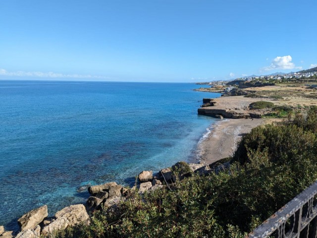 IN ESENTEPE, IN A SEAFRONT LOCATION, WITH EQUIVALENT KOÇANLI, ON A LAND OF 2800 SQUARE FEET SIZE OF 3 EVLEK, WITH 350 SQUARE METERS CLOSED AREA, 4+1, 3 ROOMS WITH ENSUIT, 4 BATHROOMS WITH TOILET, 6X12 SWIMMING POOL IN THE GARDEN, OVEN AND A UNIQUE SEA WITH A BBQ DETACHED, DUPLEX, LUXURY VILLA WITH A