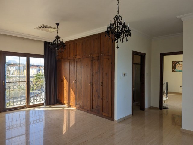 IN ESENTEPE, IN A SEAFRONT LOCATION, WITH EQUIVALENT KOÇANLI, ON A LAND OF 2800 SQUARE FEET SIZE OF 3 EVLEK, WITH 350 SQUARE METERS CLOSED AREA, 4+1, 3 ROOMS WITH ENSUIT, 4 BATHROOMS WITH TOILET, 6X12 SWIMMING POOL IN THE GARDEN, OVEN AND A UNIQUE SEA WITH A BBQ DETACHED, DUPLEX, LUXURY VILLA WITH A