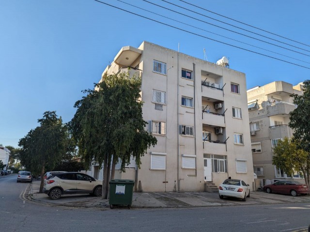 IN ORTAKÖY, TURKISH KOÇANLI, 3+1, ON A CORNER PLOT WITH FRONT TO THE ROAD ON BOTH SIDES, 135 SQUARE METERS, WITH DOUBLE TOILETS, VERY GOOD LOCATION.