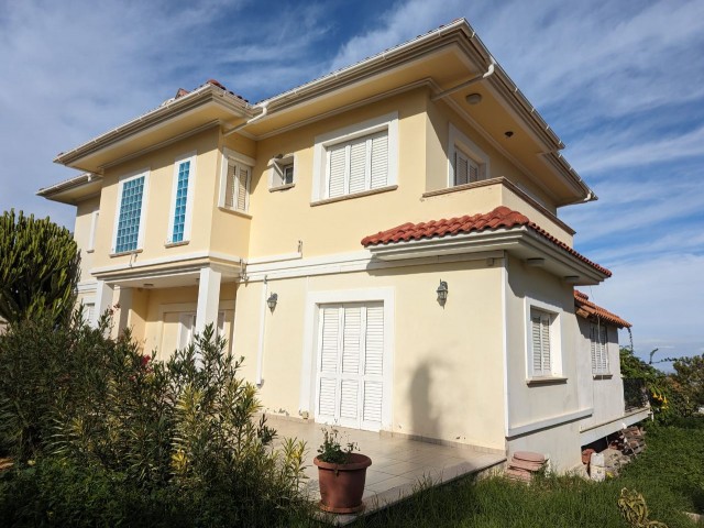 IN A VERY GOOD LOCATION IN ÇATALKÖY, 200 METERS FROM THE SEA AND WITH A HIGH PREFERENCE RATE, ON A LARGE PLOT OF 1 DECEMBER AND 2 HOUSES, 400 SQUARE METERS SIZE, WITH A UTILITY HOUSE IN THE BASEMENT, CLOSED GARAGE, FIREPLACE, YEAR DETACHED DUPLEX LUXURY VILLA WITH ROOM POOL