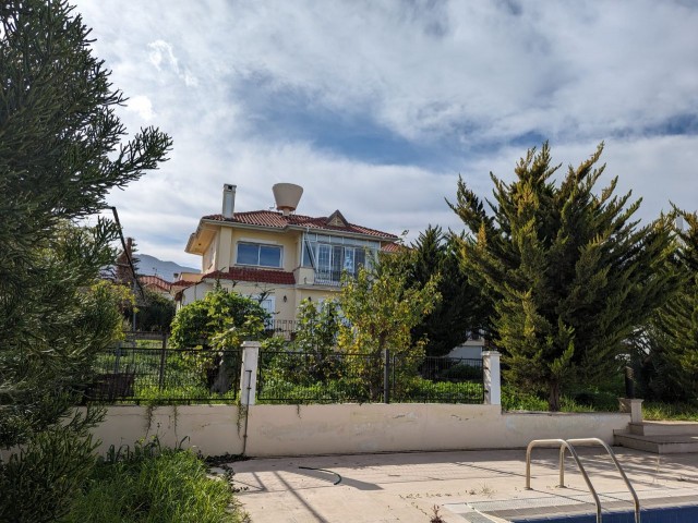 IN A VERY GOOD LOCATION IN ÇATALKÖY, 200 METERS FROM THE SEA AND WITH A HIGH PREFERENCE RATE, ON A LARGE PLOT OF 1 DECEMBER AND 2 HOUSES, 400 SQUARE METERS SIZE, WITH A UTILITY HOUSE IN THE BASEMENT, CLOSED GARAGE, FIREPLACE, YEAR DETACHED DUPLEX LUXURY VILLA WITH ROOM POOL