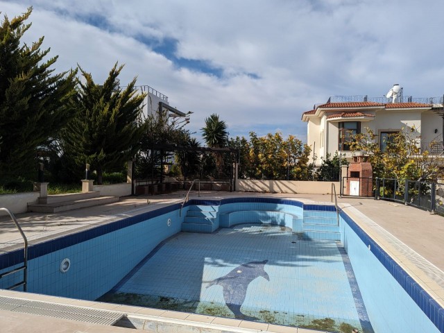 IN A VERY GOOD LOCATION IN ÇATALKÖY, 200 METERS FROM THE SEA AND WITH A HIGH PREFERENCE RATE, ON A LARGE PLOT OF 1 DECEMBER AND 2 HOUSES, 400 SQUARE METERS SIZE, WITH A UTILITY HOUSE IN THE BASEMENT, CLOSED GARAGE, FIREPLACE, YEAR DETACHED DUPLEX LUXURY VILLA WITH ROOM POOL