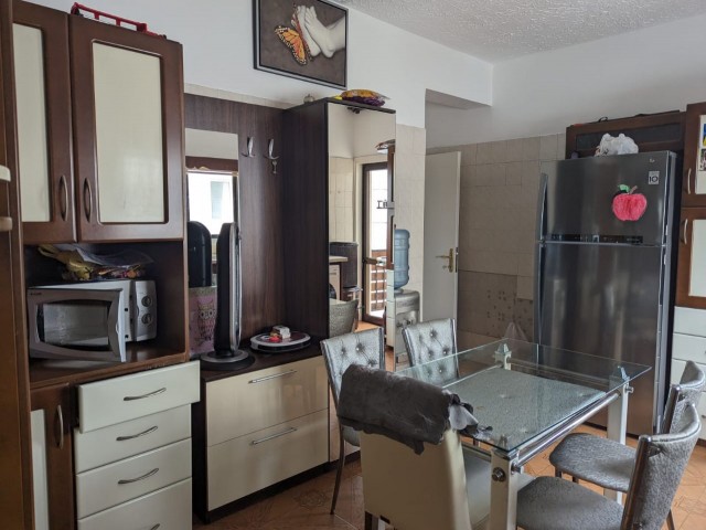 IN YENISEHİR, 3+1, IN A VERY CENTRAL LOCATION (NEXT TO DENIZ PLAZA AND BIG CHEFS), 130 SQUARE METERS, ON THE MAIN STREET, WIDE WELL MAINTAINED FLAT