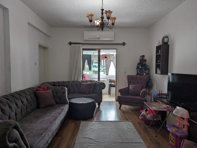 IN YENISEHİR, 3+1, IN A VERY CENTRAL LOCATION (NEXT TO DENIZ PLAZA AND BIG CHEFS), 130 SQUARE METERS, ON THE MAIN STREET, WIDE WELL MAINTAINED FLAT