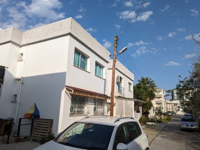 IN GIRNE TURK DISTRICT, SUITABLE FOR BOTH INVESTMENT AND USE, TURKISH KOÇANLI, 2+1, 70 SQUARE METER SIZE, GROUND FLOOR FLAT