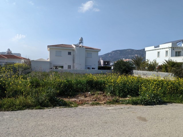 LAND IN KYRENIA BOSPHORUS, CLOSE TO NICOSIA-GIRNE MAIN ROAD, 525 SQUARE METERS SIZE, 35% IN TOTAL AND TWO FLOOR RESIDENTIAL PERMIT, READY FOR DEVELOPMENT