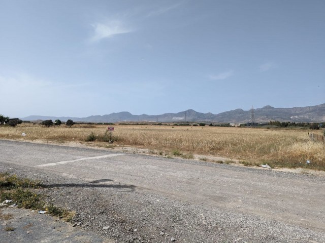 INVESTMENT LAND OF 632 SQUARE METERS IN HASPOLAT, IN THE NORTHERN REGION OF THE VILLAGE, LOCATED CLOSE TO CYPRUS INTERNATIONAL UNIVERSITY, SUITABLE FOR THE CONSTRUCTION OF 8 FLATS.