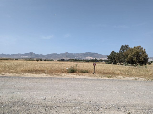 INVESTMENT LAND OF 632 SQUARE METERS IN HASPOLAT, IN THE NORTHERN REGION OF THE VILLAGE, LOCATED CLOSE TO CYPRUS INTERNATIONAL UNIVERSITY, SUITABLE FOR THE CONSTRUCTION OF 8 FLATS.