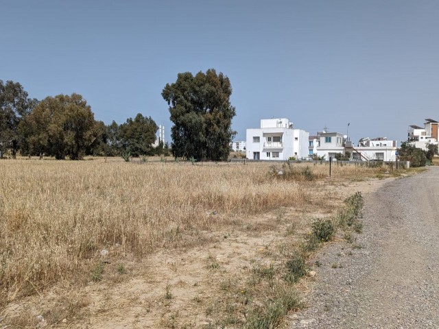 INVESTMENT LAND OF 632 SQUARE METERS IN HASPOLAT, IN THE NORTHERN REGION OF THE VILLAGE, LOCATED CLOSE TO CYPRUS INTERNATIONAL UNIVERSITY, SUITABLE FOR THE CONSTRUCTION OF 8 FLATS.