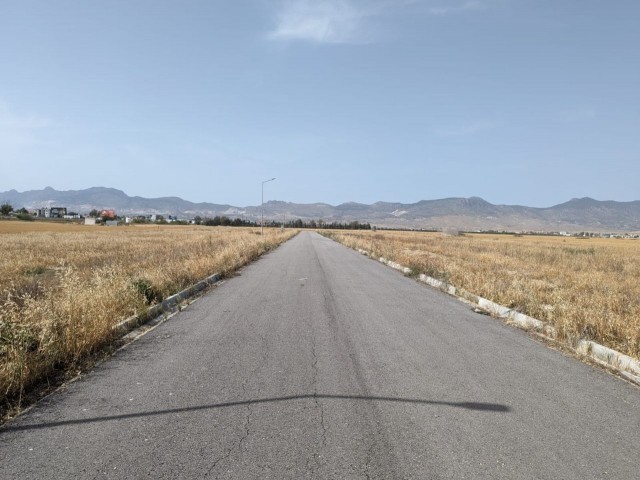 IN BALIKESİR, 5 MINUTES TO ERCAN AIRPORT. LANDS FOR SALE IN A VERY GOOD LOCATION, PARCELATION COMPLETED, ROADS, WATER AND ELECTRICITY READY, AVERAGE SIZE OF 700 SQUARE METERS