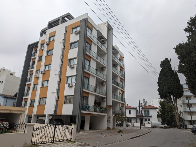 LOCATED IN NICOSIA YENIŞEHİR, IN A CENTRAL LOCATION WITH A VERY HIGH PREFERENCE RATE, 90 SQUARE METERS SIZE, 2+1, FULLY FURNISHED WITH ALL WHITE GOODS AND FURNITURE, INCLUDING AIR CONDITIONERS, DISHWASHER, FOR BOTH USE AND RENTAL PURPOSES IMA SUITABLE, WITH ELEVATOR WELL MAINTAINED, NEW CONDITION FL