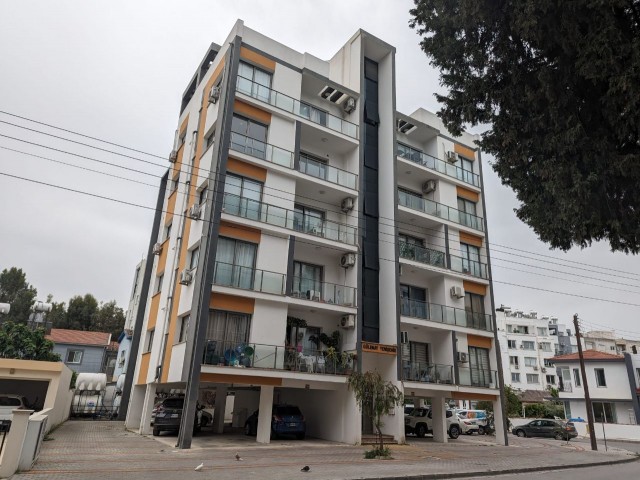 LOCATED IN NICOSIA YENIŞEHİR, IN A CENTRAL LOCATION WITH A VERY HIGH PREFERENCE RATE, 90 SQUARE METERS SIZE, 2+1, FULLY FURNISHED WITH ALL WHITE GOODS AND FURNITURE, INCLUDING AIR 