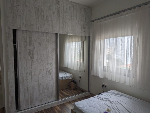 LOCATED IN NICOSIA YENIŞEHİR, IN A CENTRAL LOCATION WITH A VERY HIGH PREFERENCE RATE, 90 SQUARE METERS SIZE, 2+1, FULLY FURNISHED WITH ALL WHITE GOODS AND FURNITURE, INCLUDING AIR CONDITIONERS, DISHWASHER, FOR BOTH USE AND RENTAL PURPOSES IMA SUITABLE, WITH ELEVATOR WELL MAINTAINED, NEW CONDITION FL