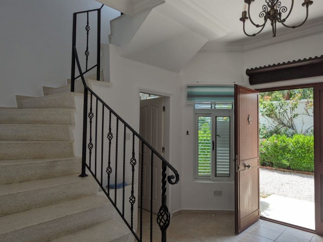 Villa Zu verkaufen in Bellapais, Kyrenia