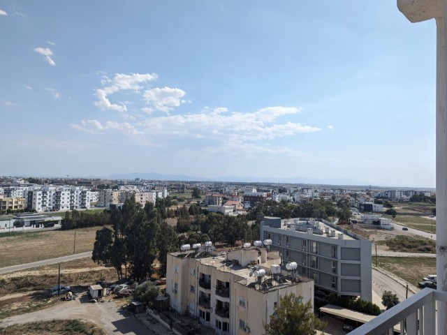 IN NICOSIA ORTAKÖY, TÜRK KOÇANLI, 3+1, LEHRERWOHNUNG IN DER NÄHE DES STAATLICHEN KRANKENHAUSES, AN DER HAUPTSTRAßE UND IN SEHR GUTER LAGE, GEPFLEGTE WOHNUNG