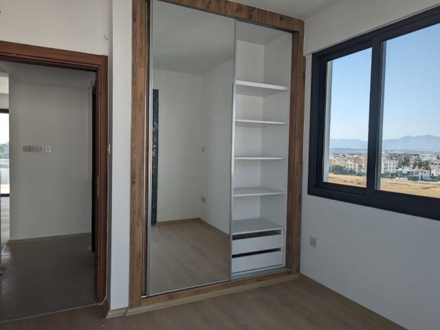 IM SCHULBEREICH KÜÇÜKKAYMAKLI, LEICHT ZUGÄNGLICH UND IN SEHR GUTER LAGE, TÜRK KOÇANLI, 2+1, 150 QUADRATMETER MIT TERRASSEN, NEU FERTIGGESTELLTE PENTHOUSE-WOHNUNG MIT AUFZUG.