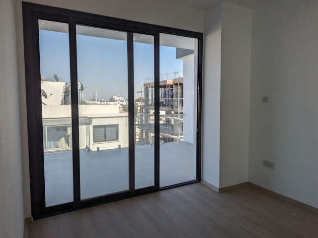 IN KÜÇÜKKAYMAKLI SCHOOLS AREA, EASY TO ACCESS AND IN A VERY GOOD LOCATION, TÜRK KOÇANLI, 2+1, 150 SQUARE METERS WITH TERRACES, NEWLY FINISHED PENTHOUSE FLAT WITH ELEVATOR.
