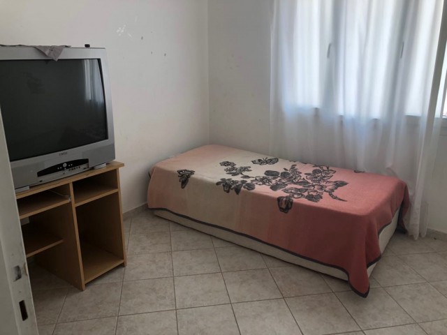 Girne Nusmar Market bölgesinde Satlık 3+1 eşyalı daire