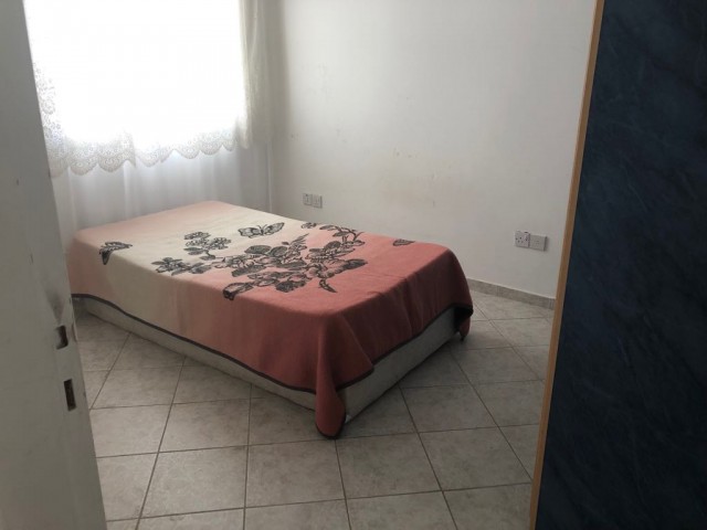 Girne Nusmar Market bölgesinde Satlık 3+1 eşyalı daire