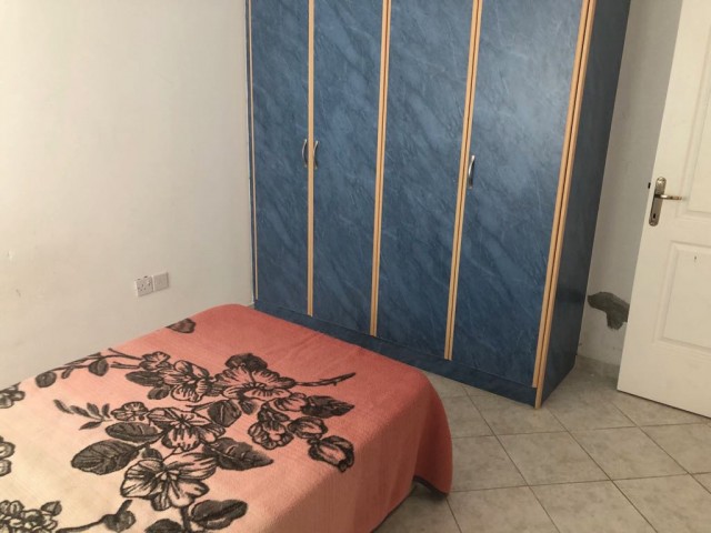 Girne Nusmar Market bölgesinde Satlık 3+1 eşyalı daire