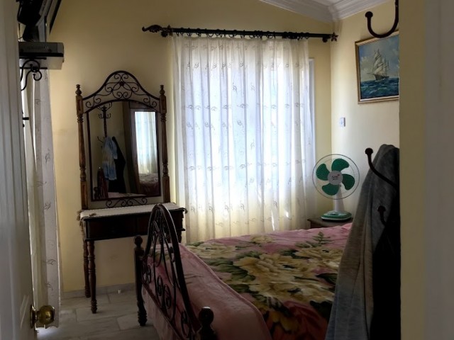 Karşıyaka girişinde, Satılık 3+1 havuzlu villa