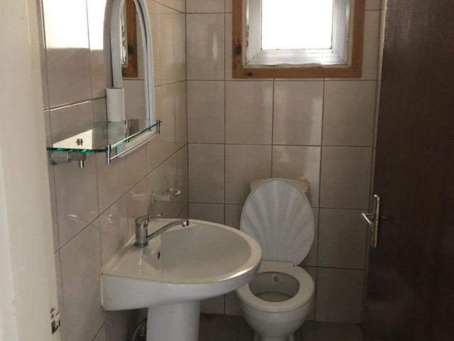 Lefkoşa Metropol Süpermarket Bölgesinde Kiralık Eşyalı 3+1 Daire