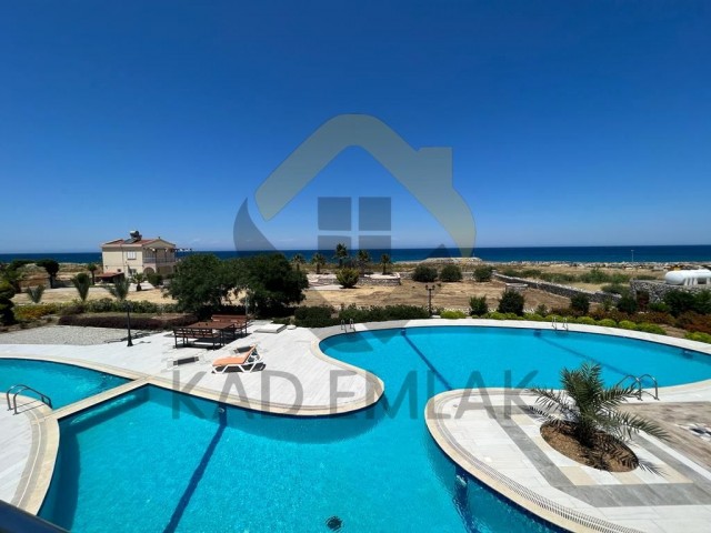 3 + 1 Apartments for Sale on a Site with a Pool Near the Lapta Coastal Walkway ** 