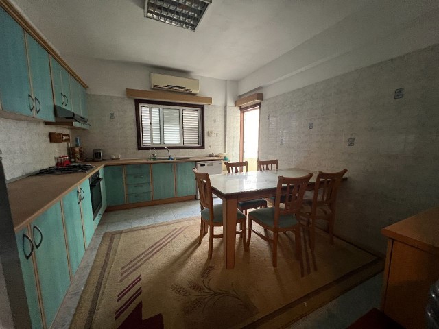 3+1 möblierte Wohnung zum Verkauf in der Gegend von Yenikent