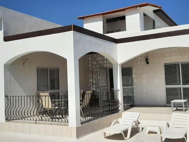 VILLA ROOMS FOR RENT,WITH BATHROOM , TOILET, SWIMMING POOL ** 