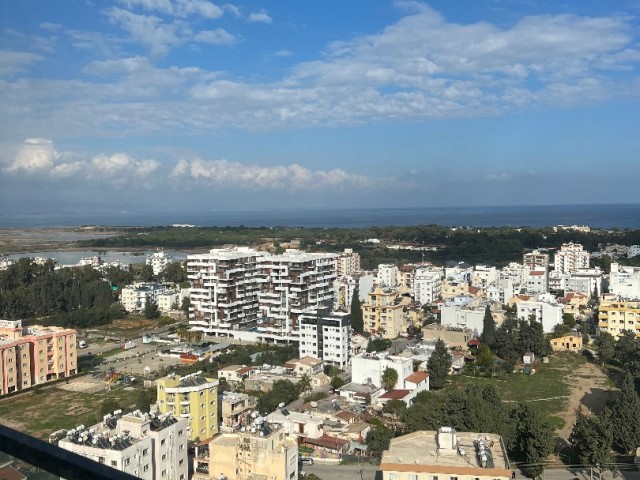 Famagusta Zentrum.  1+1 neue Wohnung im 18. Stock