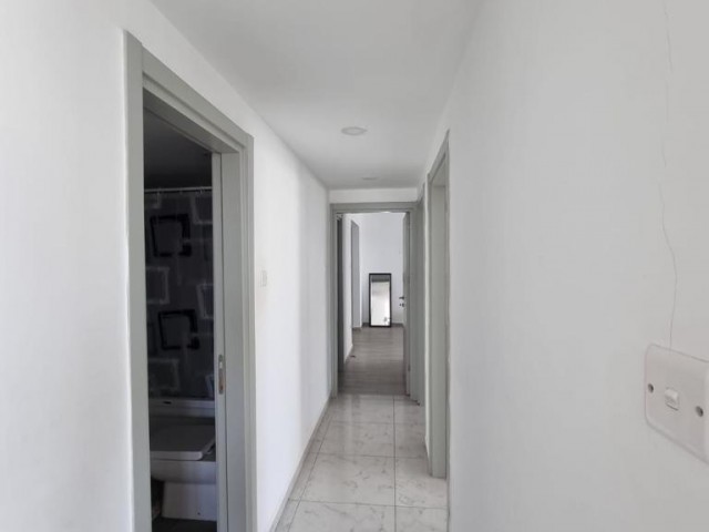 فاماگوستا، ویاپارک، طبقه اول 3+1 آپارتمان برای فروش