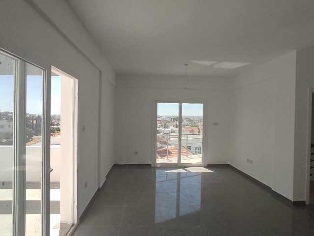 Penthouse mit 2 Schlafzimmern in Hamitköy ** 