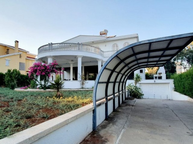 Single Decoupled Villa of 400 m2 on a Double Plot in Yenikent ** 