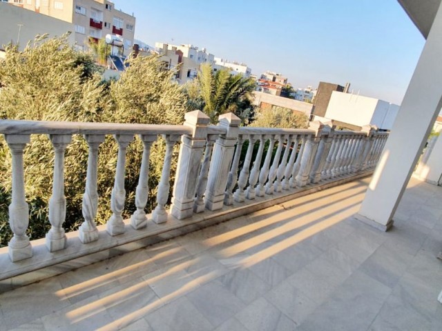 Yenikent’te Çift Arsa Üzerinde 400 m2 Tek Müstakil Villa