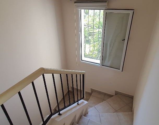 Girne Karaoğlanoğlu'nda Havuzlu sitede Kiralık 3 +1 İkiz Villa