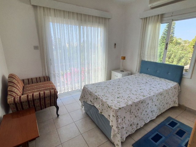 Girne Karaoğlanoğlu'nda Havuzlu sitede Kiralık 3 +1 İkiz Villa