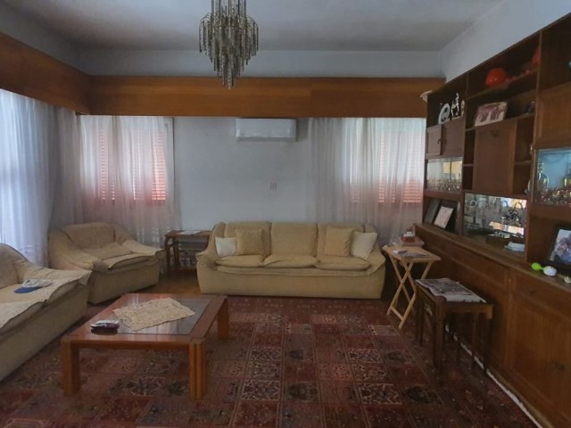 Detached House With a Large Garden, Suitable For A School, Nursery, Clinic And Office In Köklüçiftlik ** 