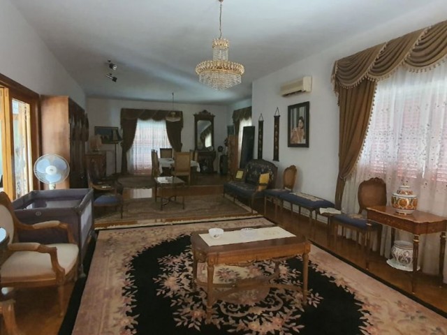 Detached House With a Large Garden, Suitable For A School, Nursery, Clinic And Office In Köklüçiftlik ** 