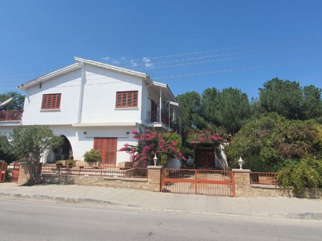 Detached House With a Large Garden, Suitable For A School, Nursery, Clinic And Office In Köklüçiftlik ** 